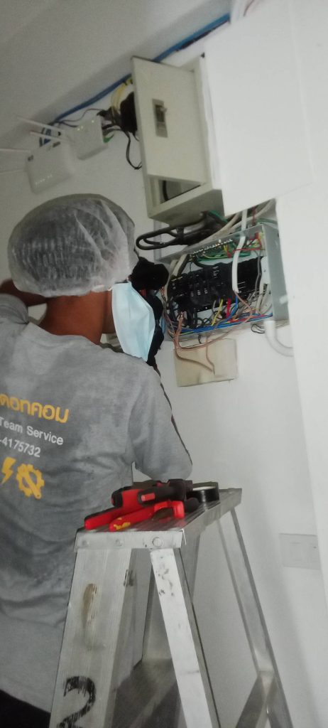ซ่อมไฟในตู้คอนซูมเมอร์