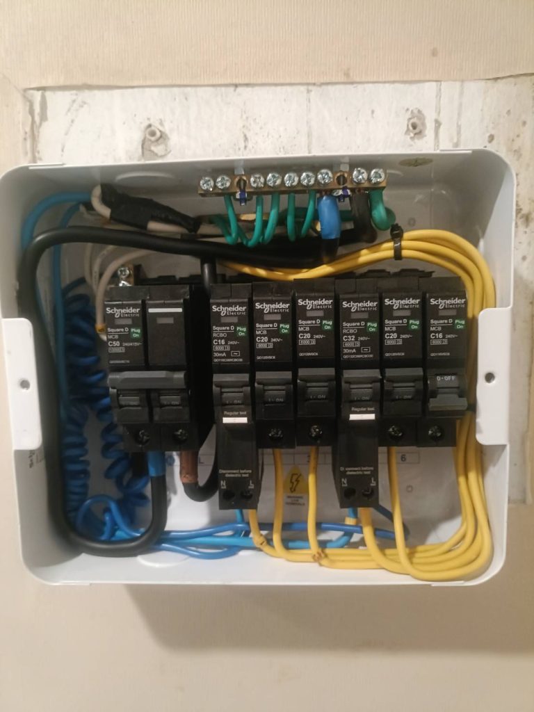 ตู้คอนซูมเมอร์