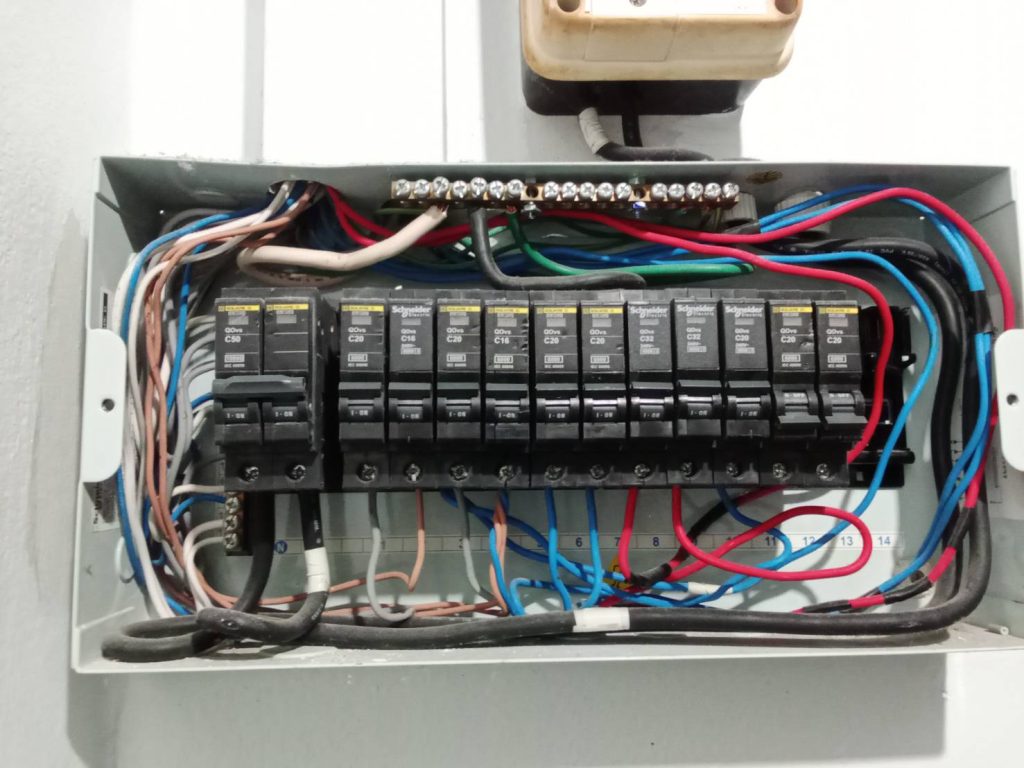 เบรกเกอร์