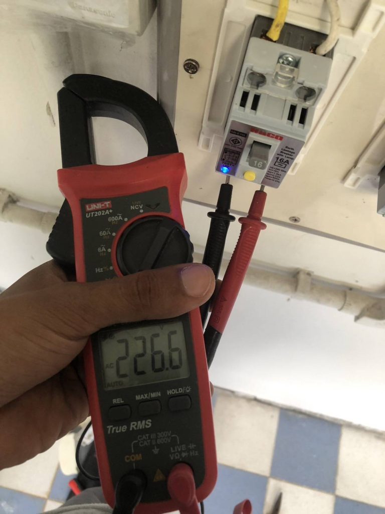 วัดไฟเบรกเกอร์