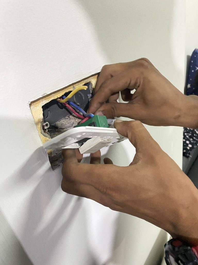 รื้อปลั๊กเช็กสายช็อต