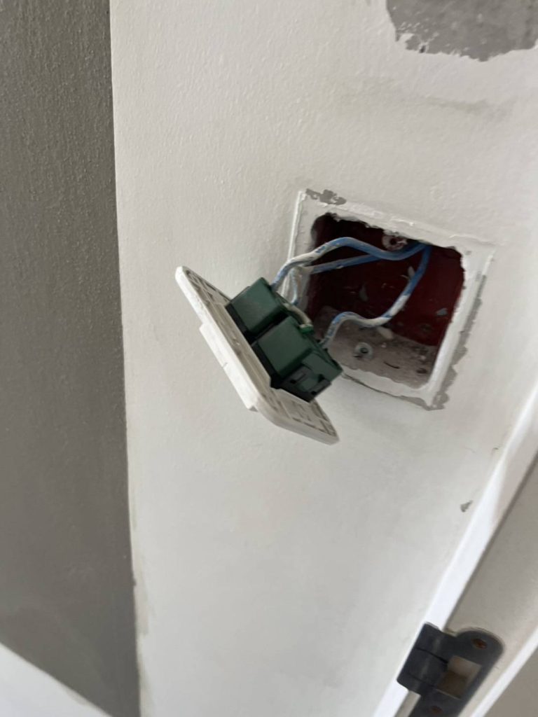 เช็กสายสวิตช์ไฟ