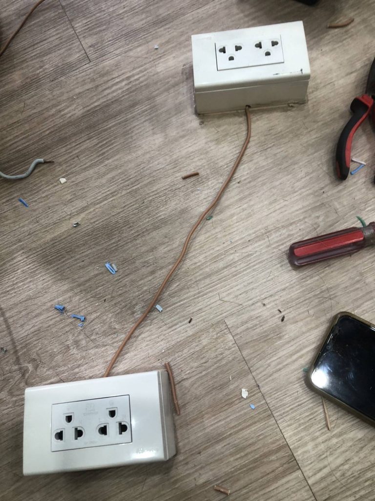 ตรวจเช็กปลั๊กไฟ