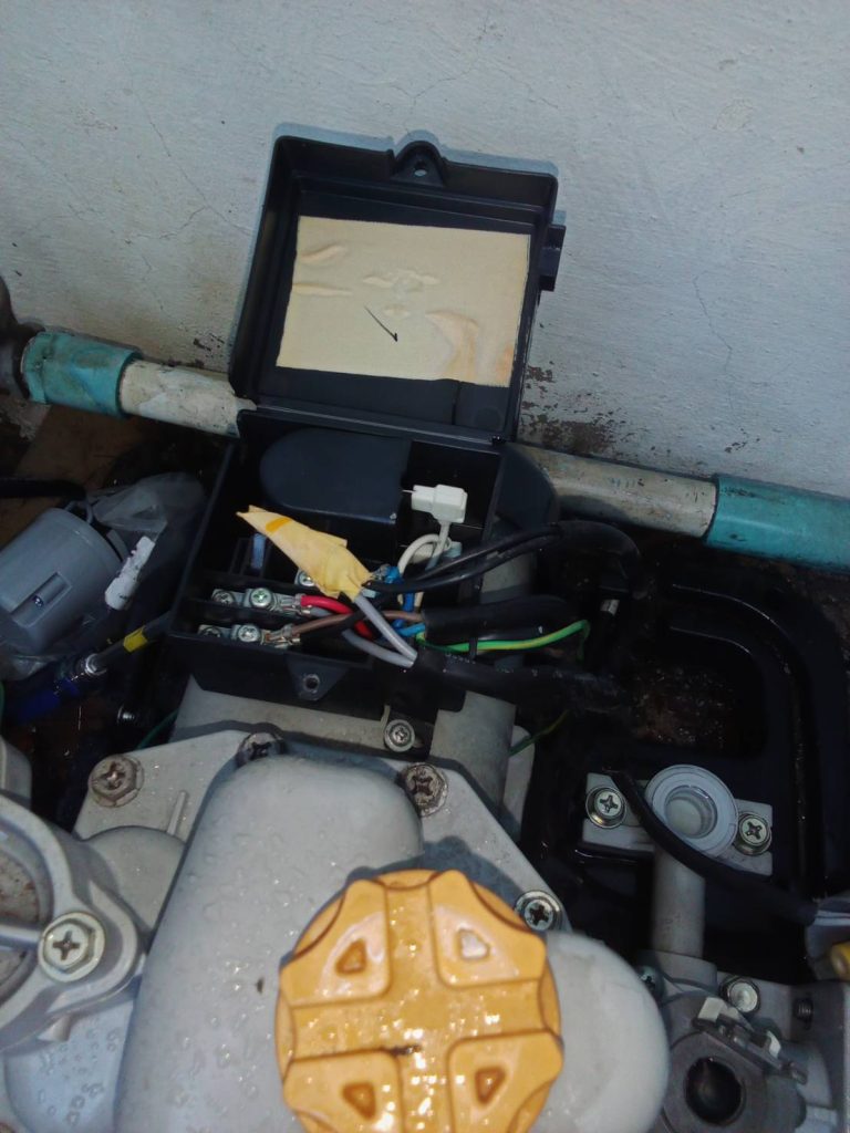 จุดต่อสายไฟของปั๊มน้ำ