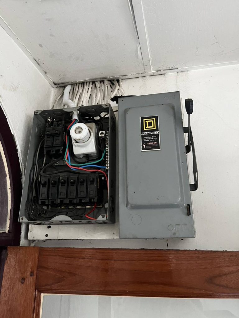 ตู้ไฟที่มีฟิวส์ถ้วย