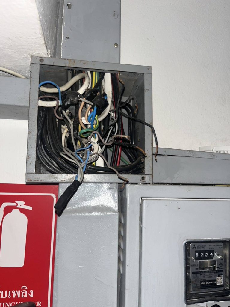 กล่องพักสายไฟ