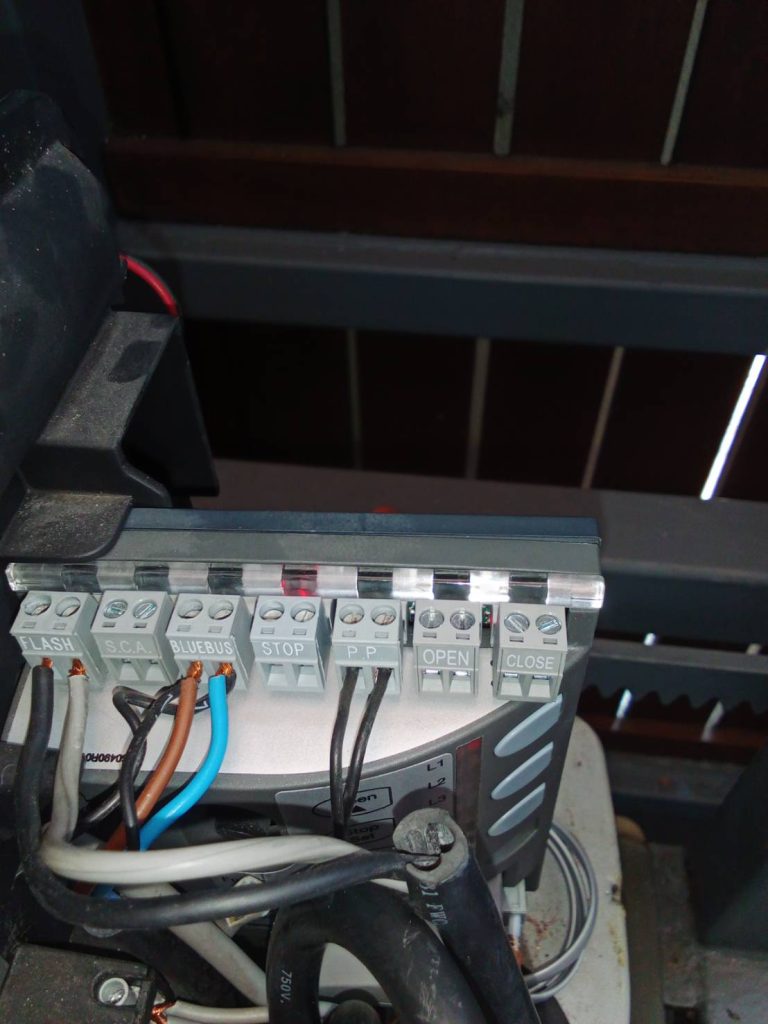 ซ่อมมอเตอร์ประตูรีโมท