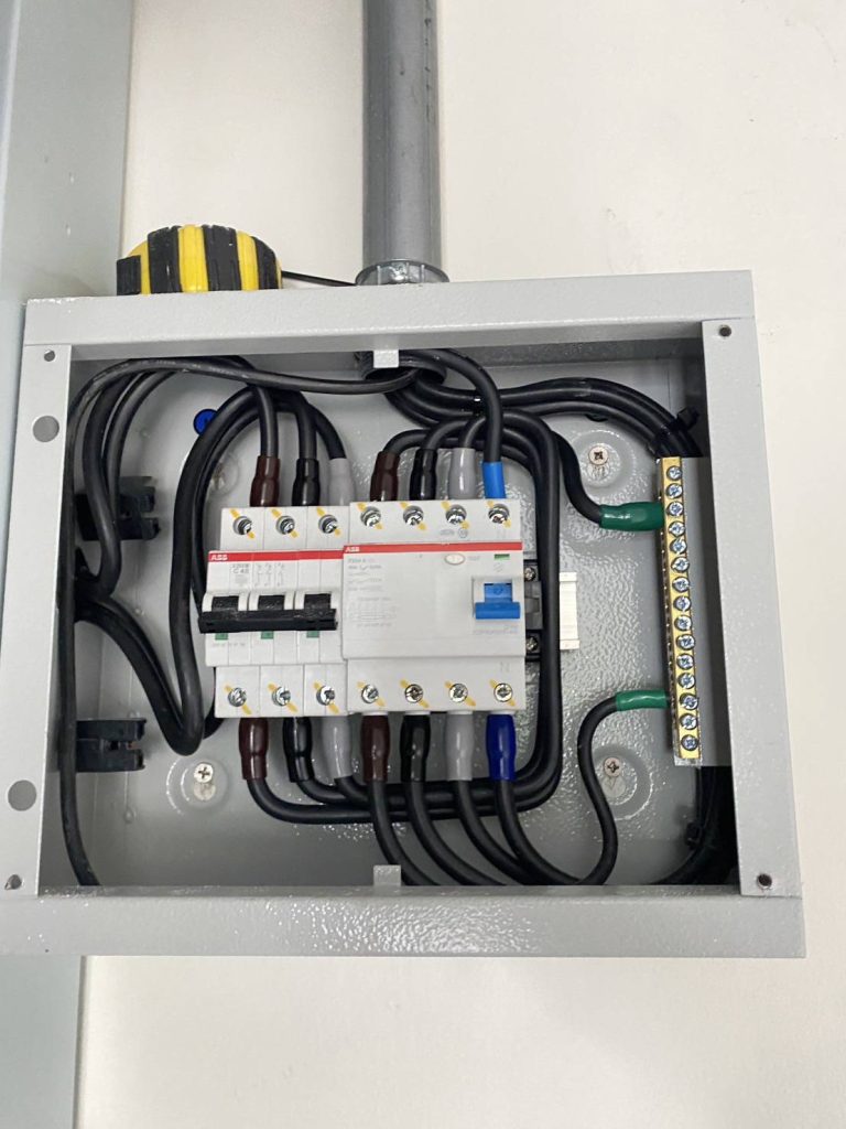 ตู้คอนซูมเมอร์