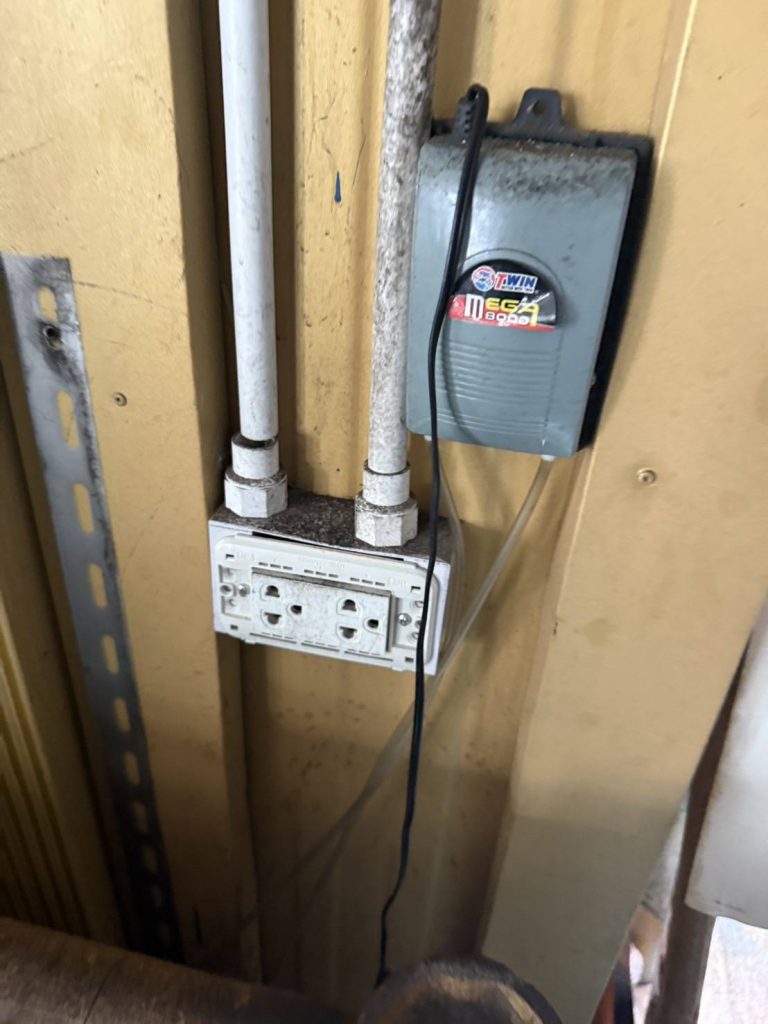 ตรวจเช็กปลั๊กไฟ