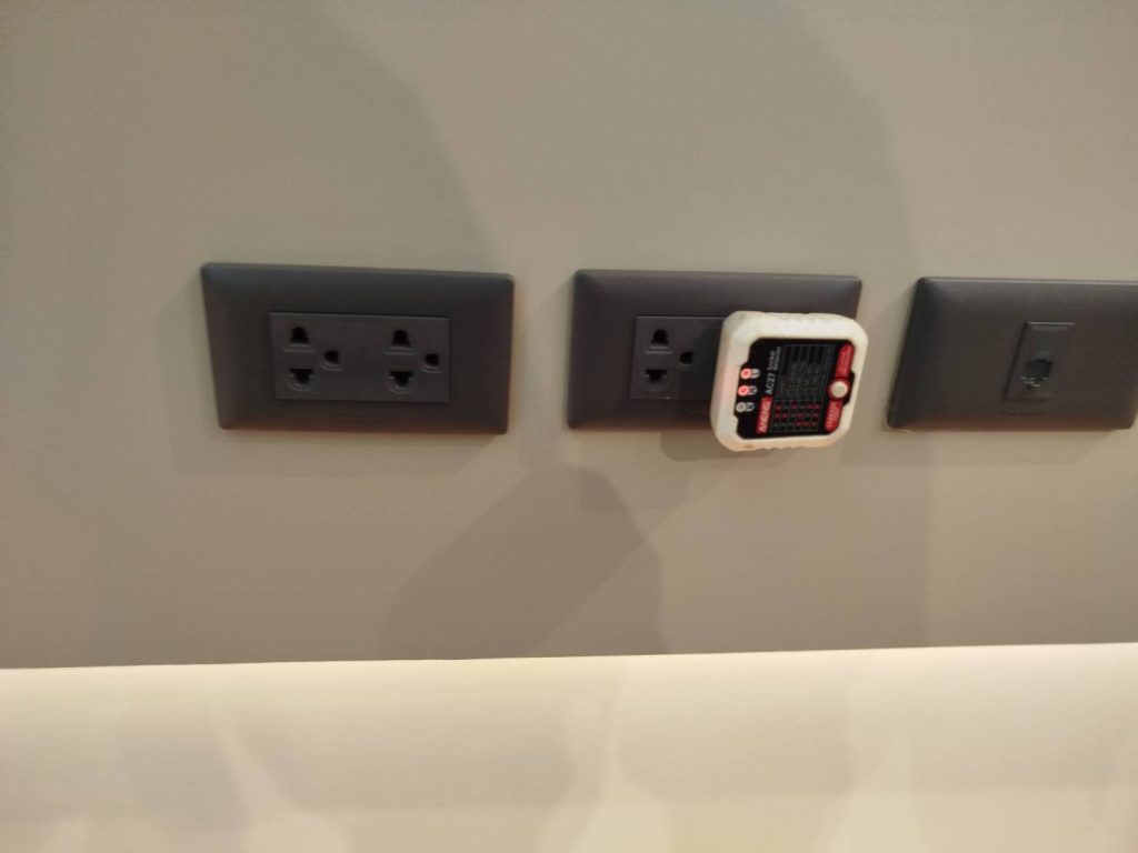 เช็กปลั๊กไฟ