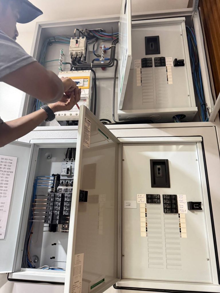 ตรวจเช็กตู้เมนไฟฟ้า