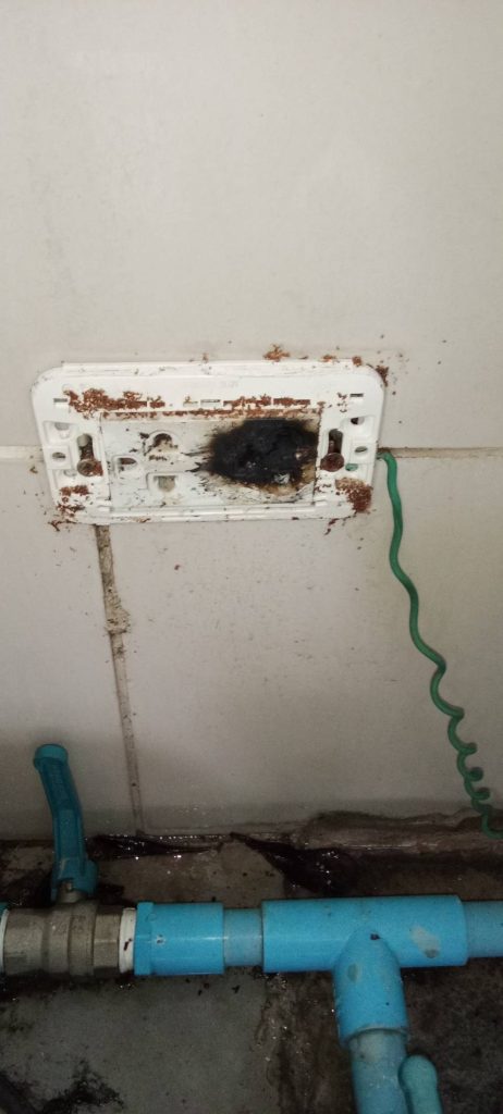 ปลั๊กไฟลัดวงจร