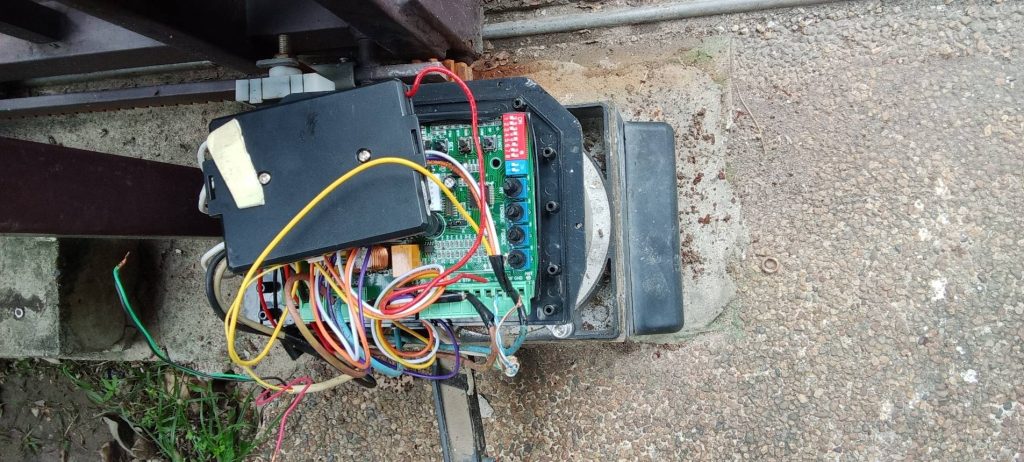 ติดตั้งมอเตอร์ประตูรีโมท