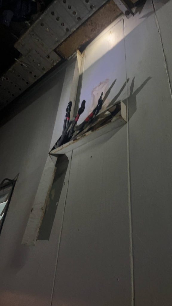 สายไฟรอเข้ามิเตอร์