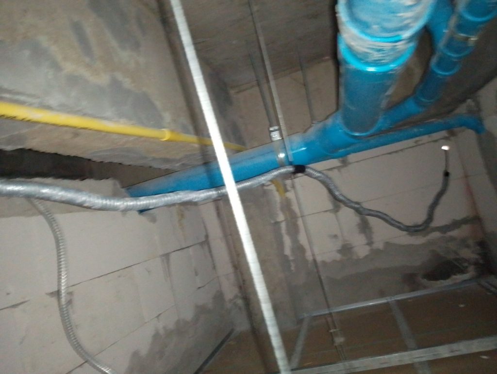 แนวท่อสายไฟบนฝ้า