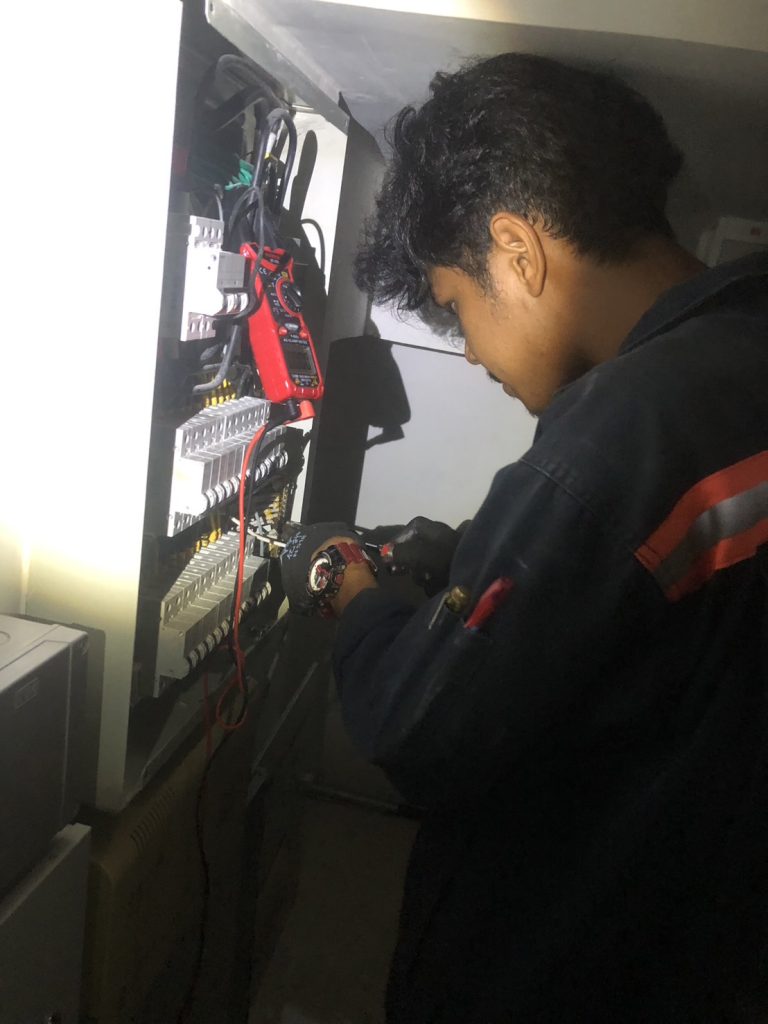 ซ่อมไฟตู้โหลดเซ็นเตอร์