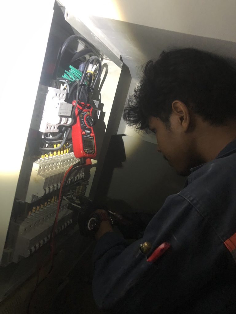 ซ่อมไฟตู้โหลดเซ็นเตอร์