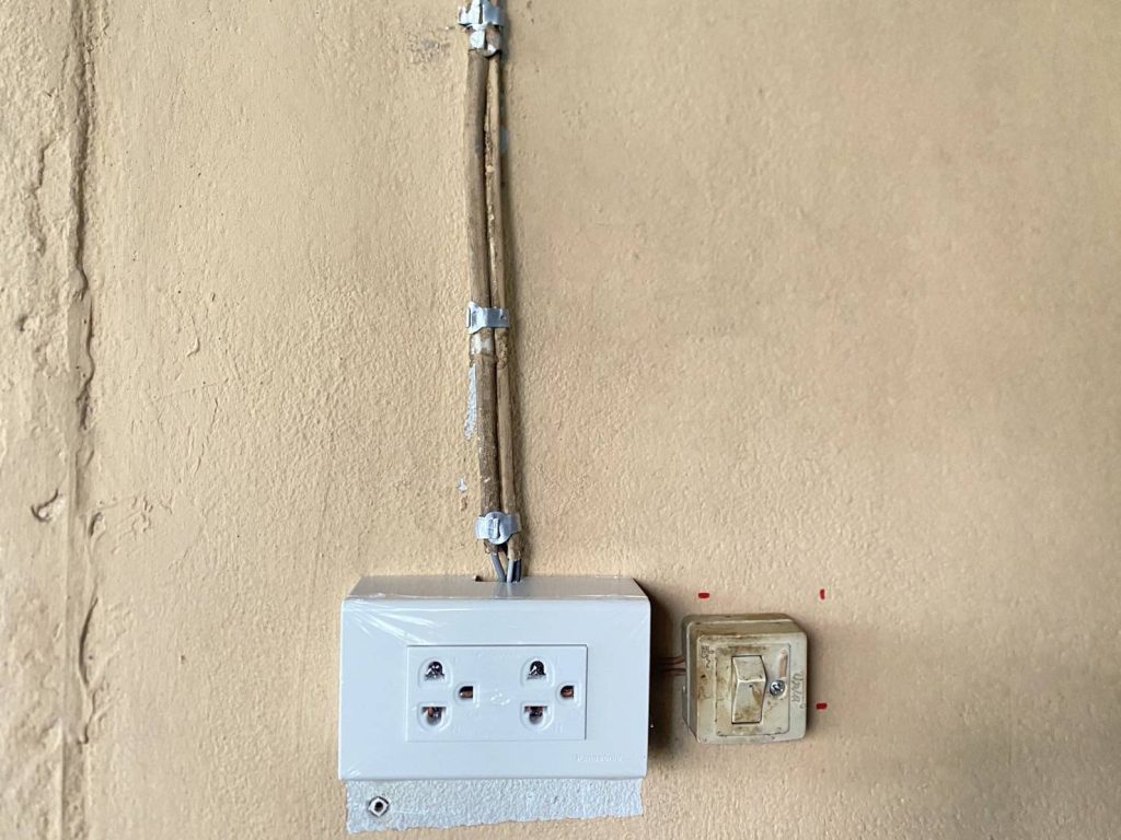 ติดตั้งปลั๊กไฟ