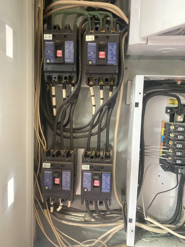 เมนเบรกเกอร์