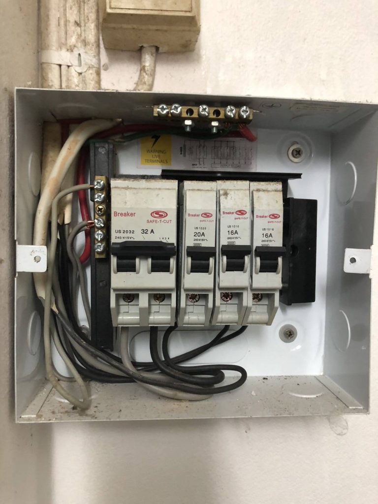 ตู้คอนซูมเมอร์