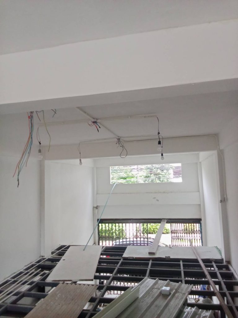 แนวท่อสายไฟและกล่องพักสายไฟ