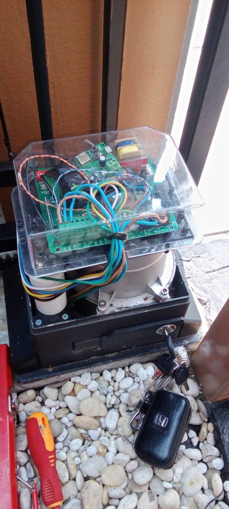 gate motor control box for an automatic sliding gate