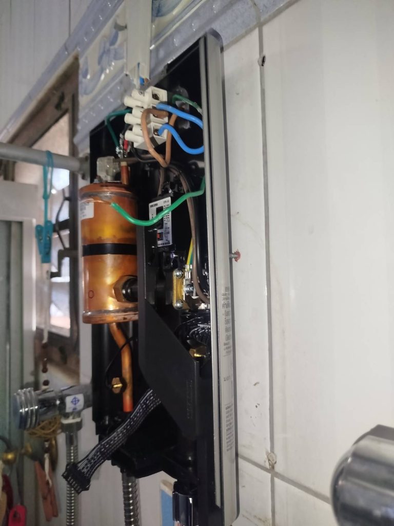 internal components of an electric water heater