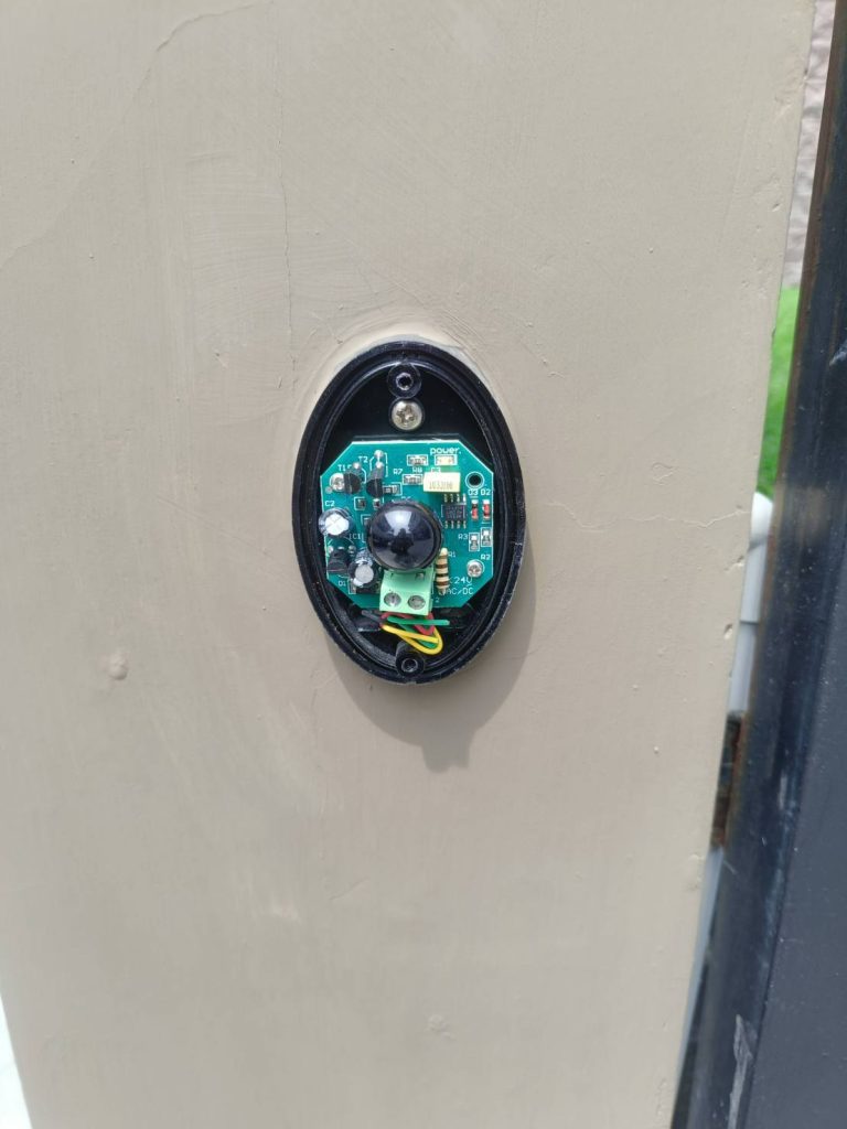 An infrared safety sensor for an automatic gate