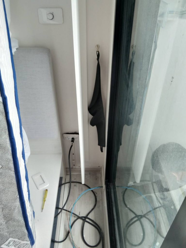 งานเดินรางติดตั้งปลั๊กไฟ