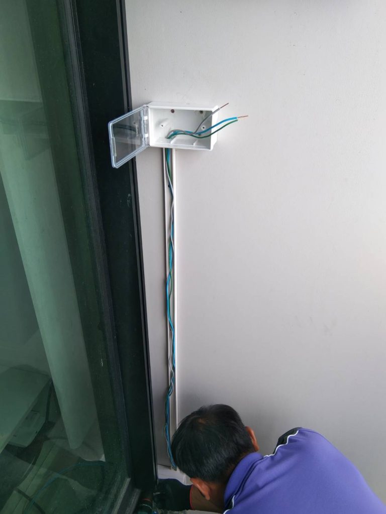 งานเดินรางติดตั้งปลั๊กไฟ