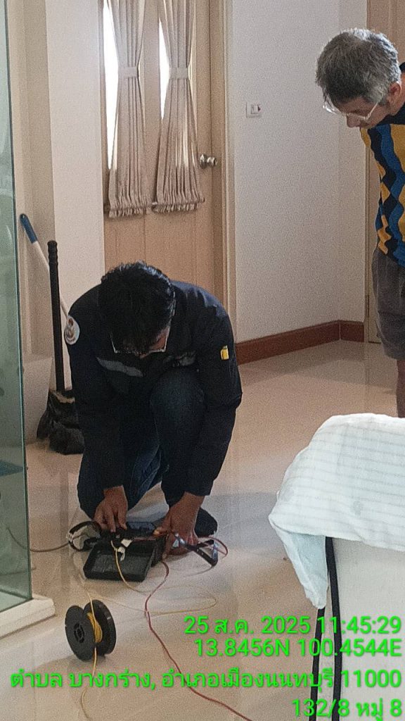 ช่างไฟฟ้าทดสอบระบบไฟ