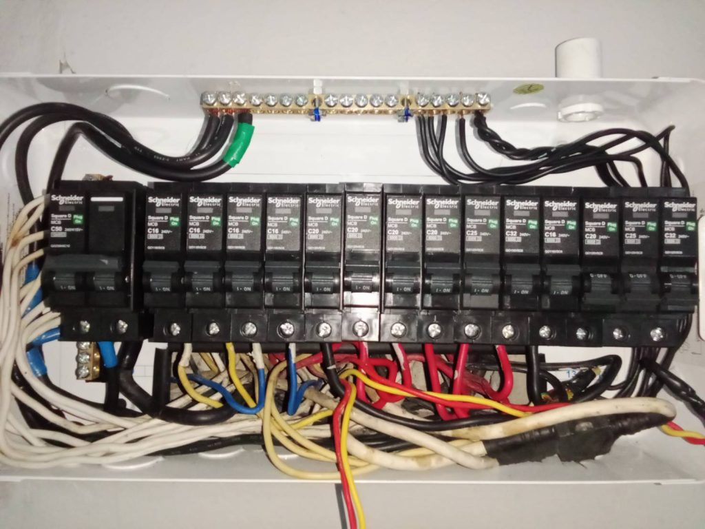 ตู้คอนซูมเมอร์