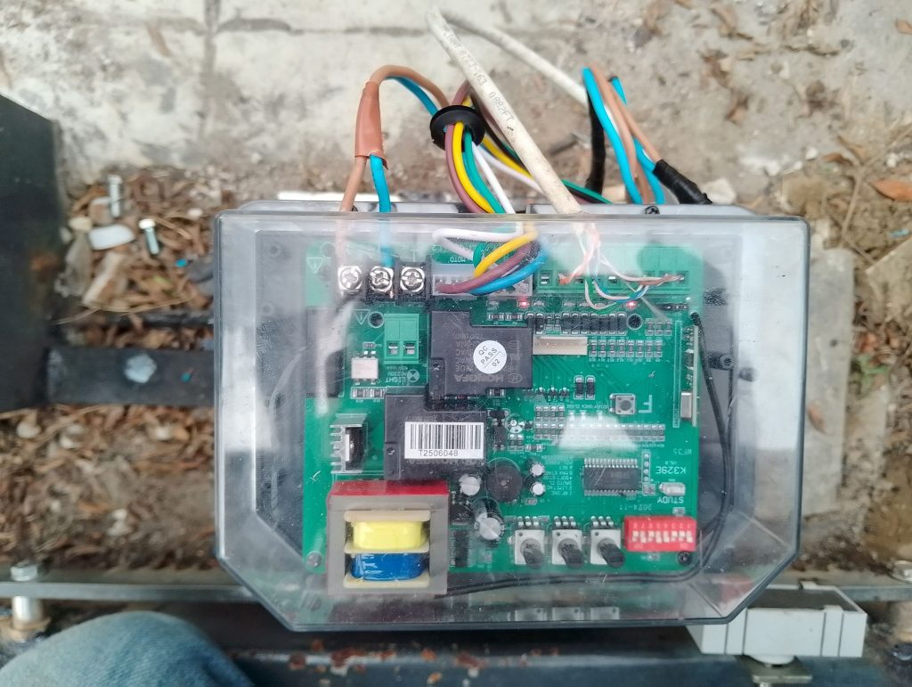 ติดตั้งมอเตอร์ประตูรีโมท