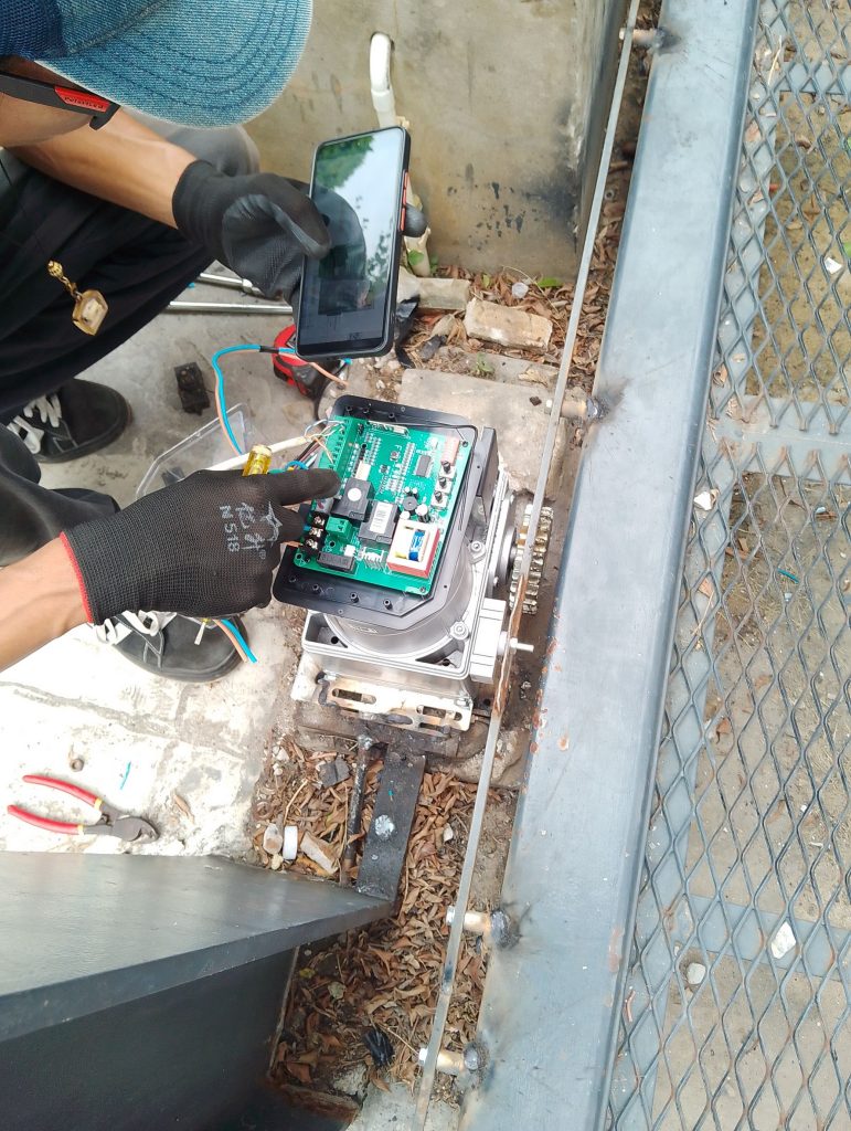 ติดตั้งมอเตอร์ประตูรีโมท