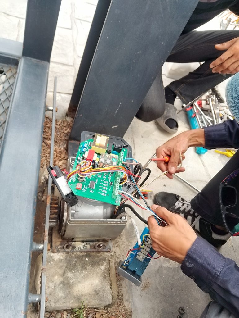 ติดตั้งมอเตอร์ประตูรีโมท