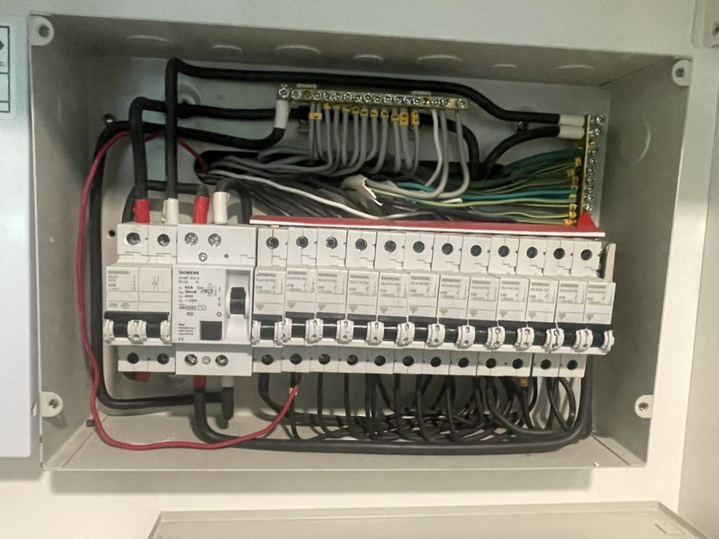 ตู้คอนซูมเมอร์