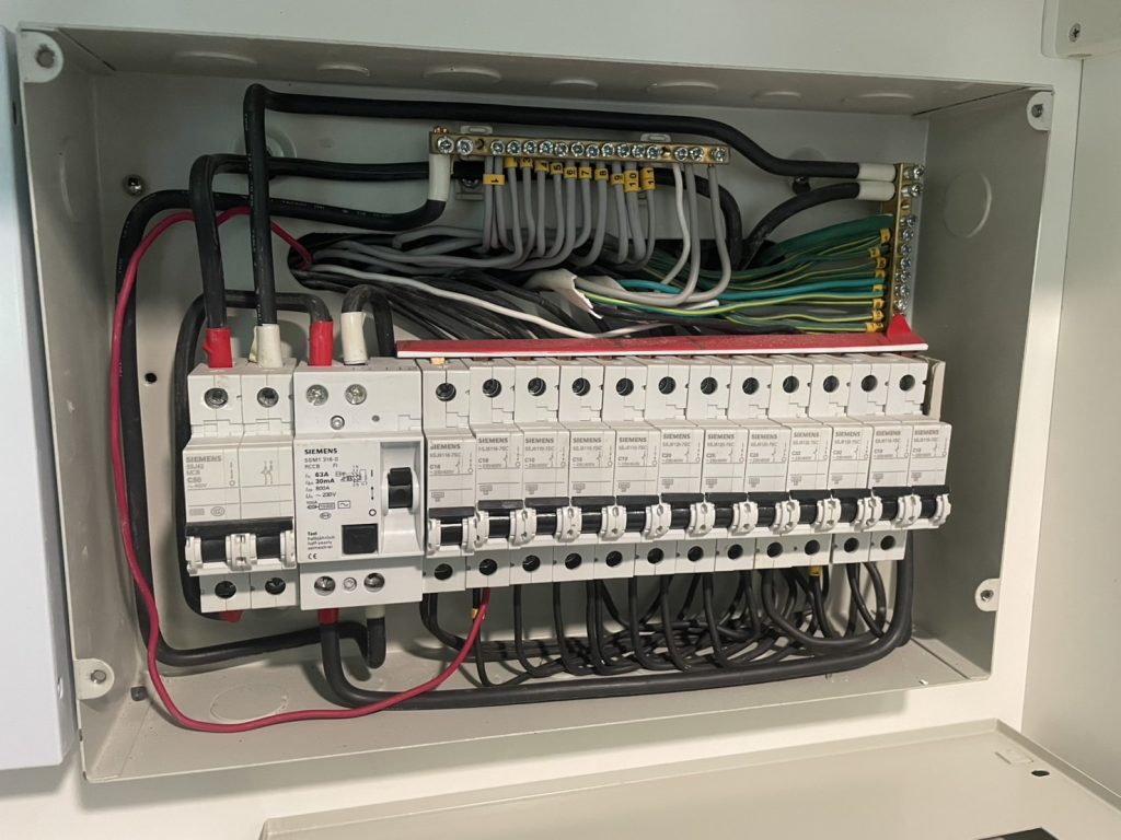 ตู้คอนซูมเมอร์