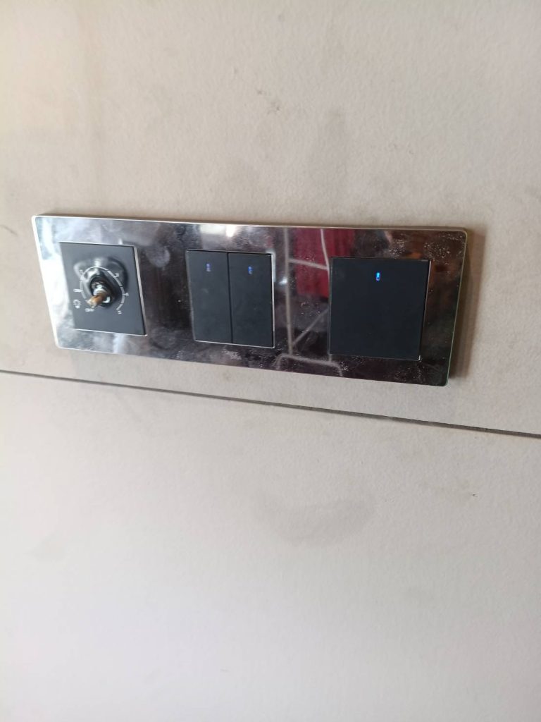 ตรวจเช็กสวิตช์ไฟ