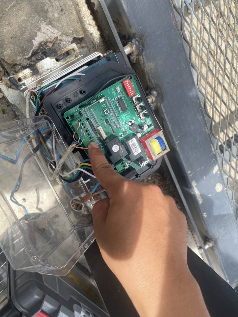 ตรวจเช็กมอเตอร์ประตูรีโมท